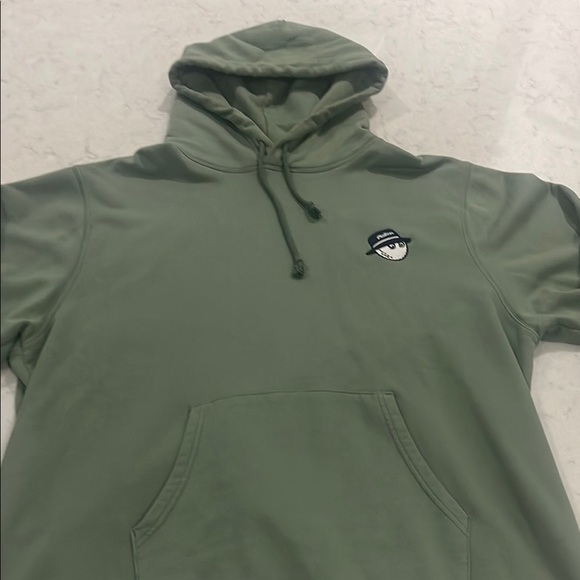 Malbon evergreen hoodie with buckets logo on chest.Worn 3 times excellent cond